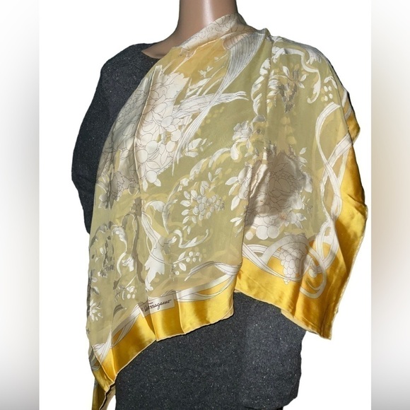 Salvatore Ferragamo Square Scarf - Picture 1 of 11